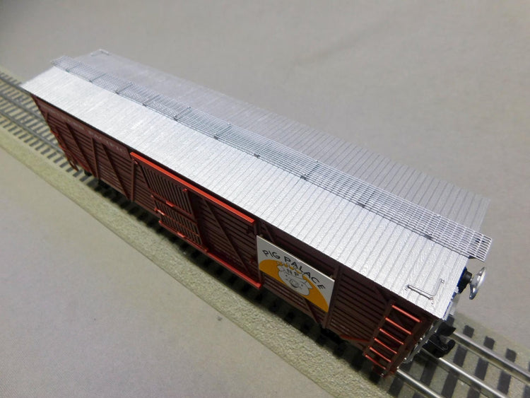 Three VISIONLINE Northern Pacific stock cars in O gauge model 2226900, detailed model train cars on a track.