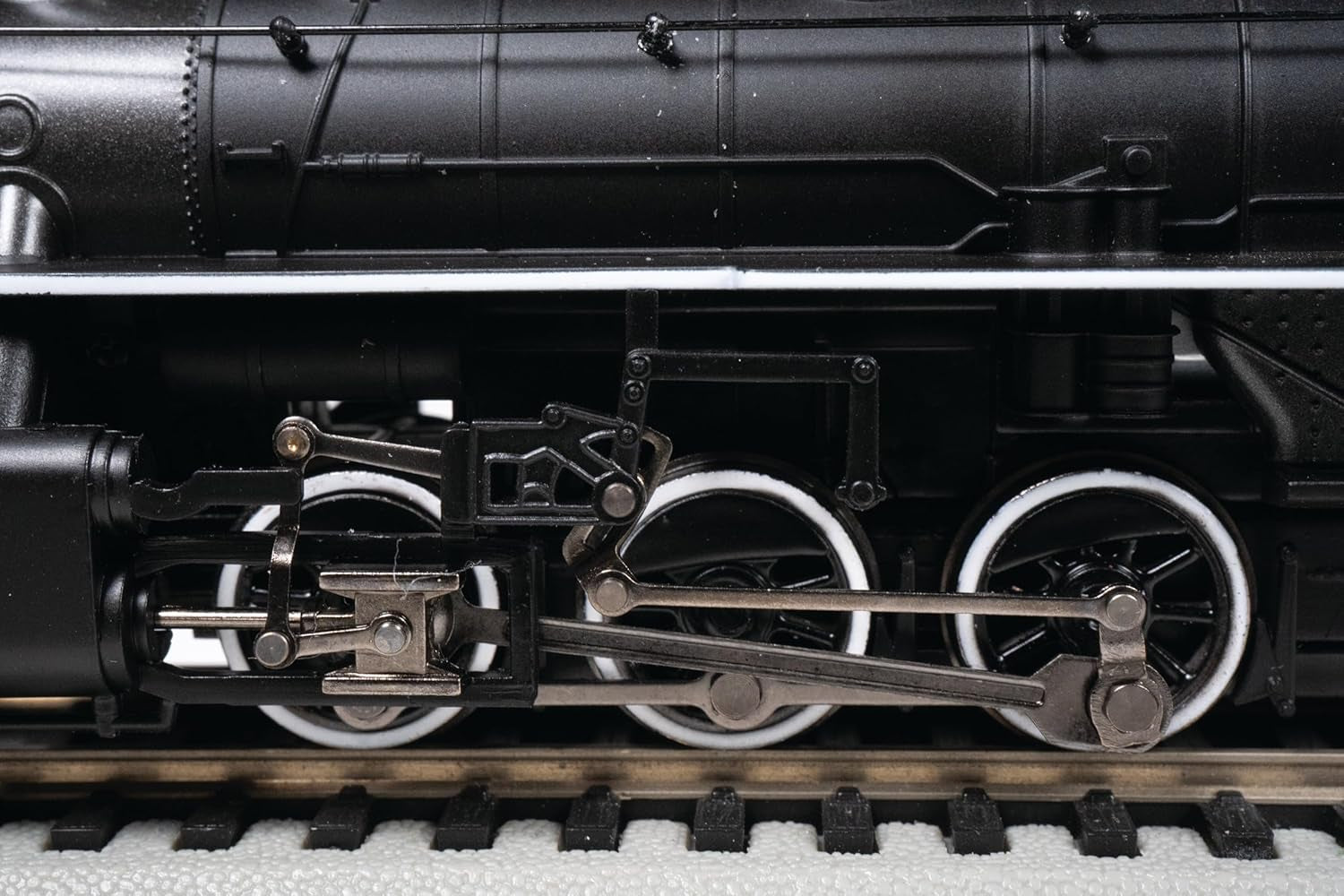 Bachmann Trains USRA 0-6-0 Locomotive with Smoke and Vanderbilt Tender - Erie #116 - HO Scale