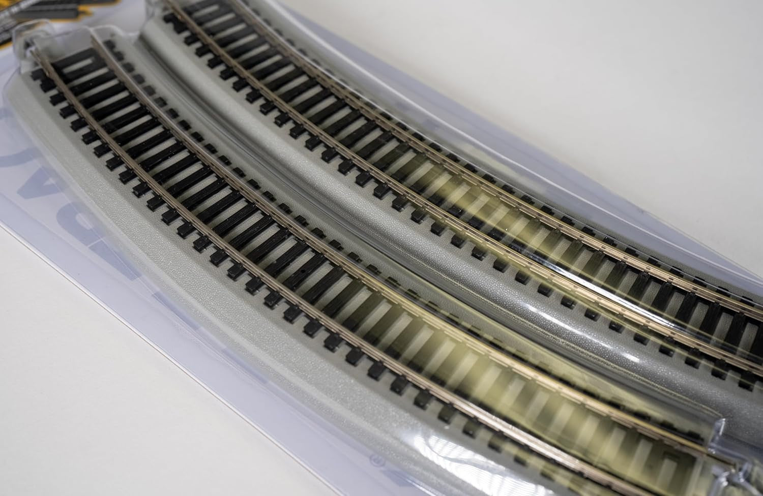 Bachmann Trains E-Z Track 18-Inch Radius Curved Track Set (4 Pieces) - Nickel Silver Rail with Gray Roadbed - HO Scale