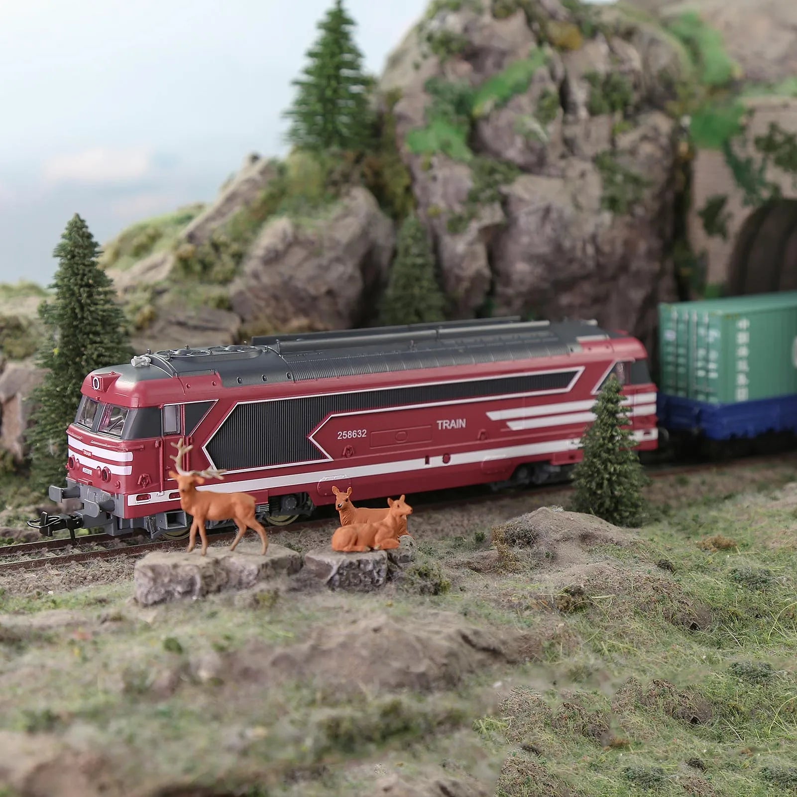 HO Scale 1:87 European Style Long Model Railway Locomotives - HCT8702