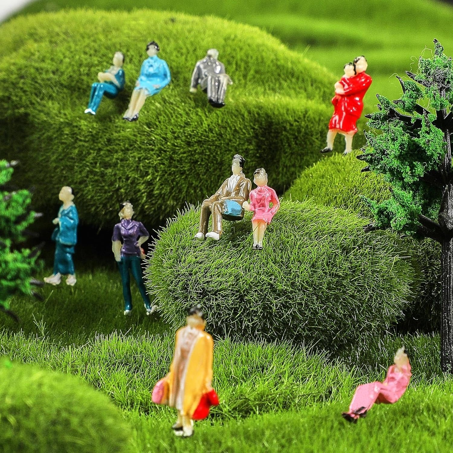 Hungdao 50-Piece 1:87 HO Scale Miniature People Figurines - Painted Figures for Park and Street Scenes