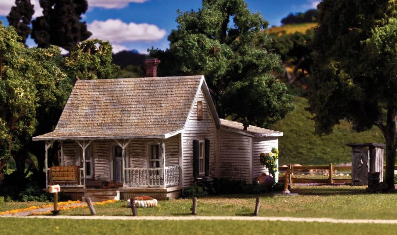 Old Homestead House HO Scale Model by Woodland Scenics