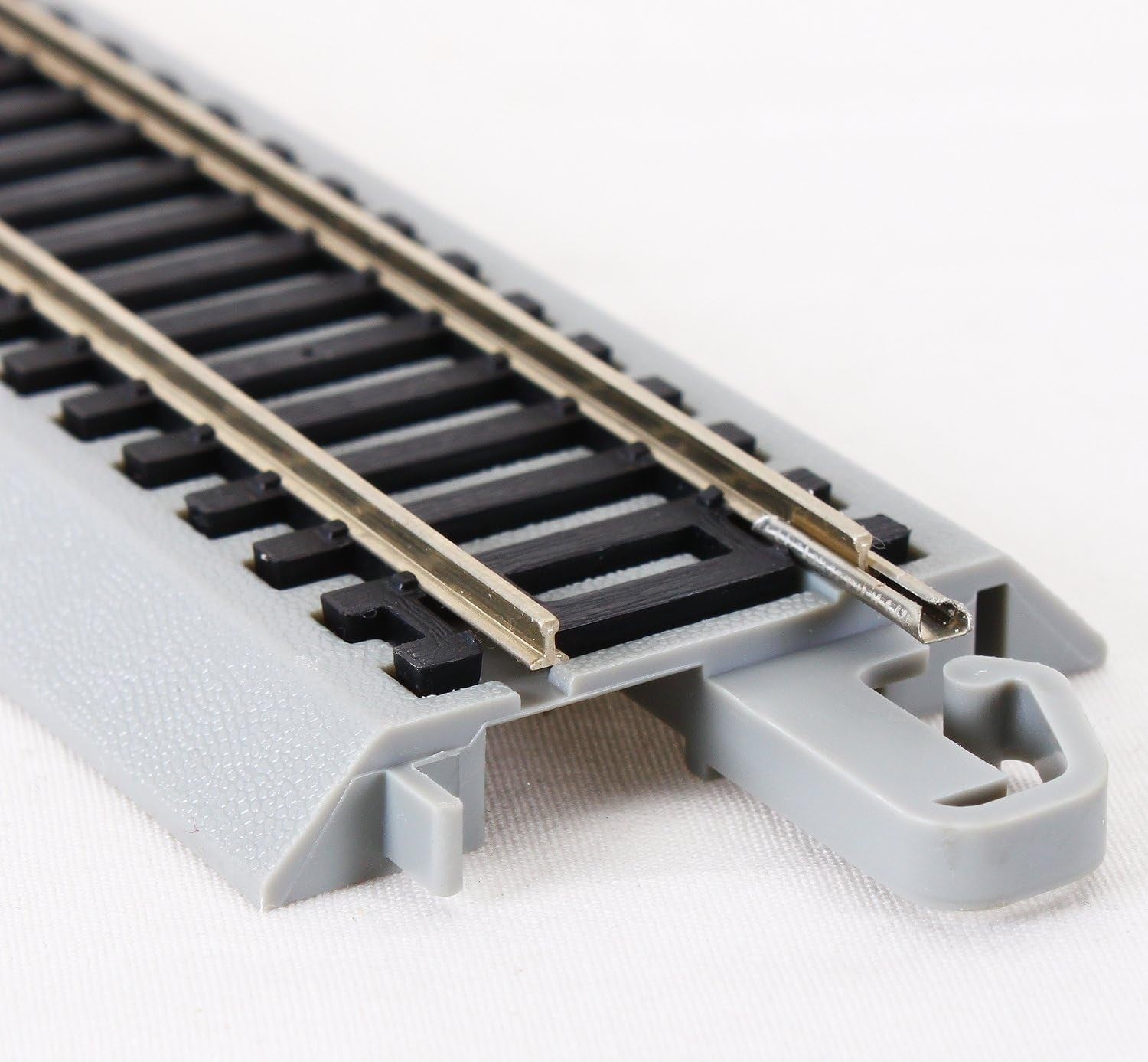 Bachmann Trains E-Z Track 18-Inch Radius Curved Track Set (4 Pieces) - Nickel Silver Rail with Gray Roadbed - HO Scale