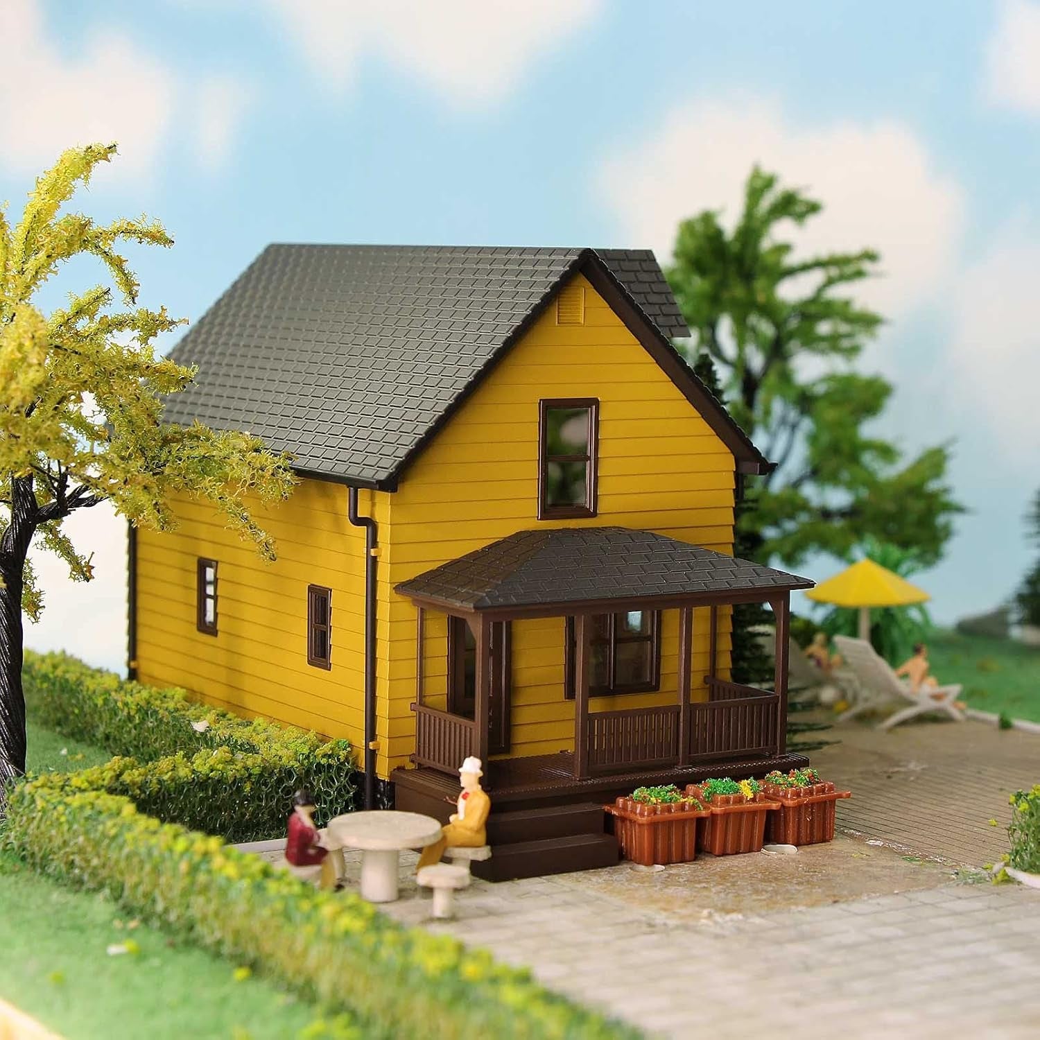 Pre-Assembled HO Scale 1:87 Contemporary Yellow Residential House Model for Train Layout Diorama - JZHO01