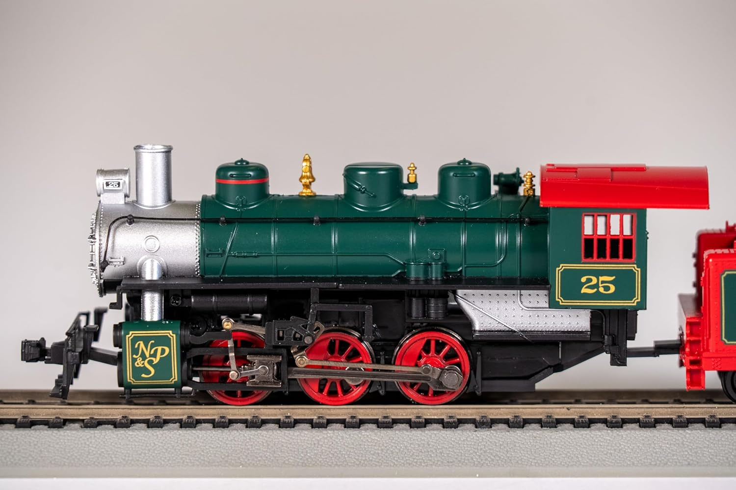 Bachmann Trains USRA 0-6-0 Locomotive with Smoke and Slope Tender - NP&S® #25 - Christmas Edition - HO Scale