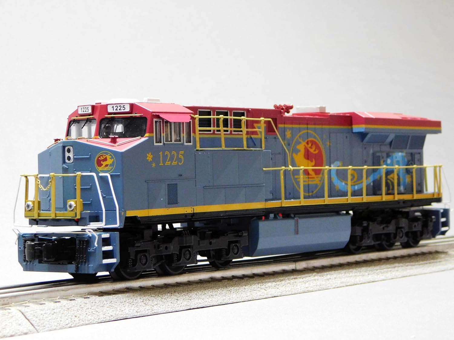 MTH RailKing North Pole ES44AC Diesel Locomotive #1225 O Gauge 30-21239-1