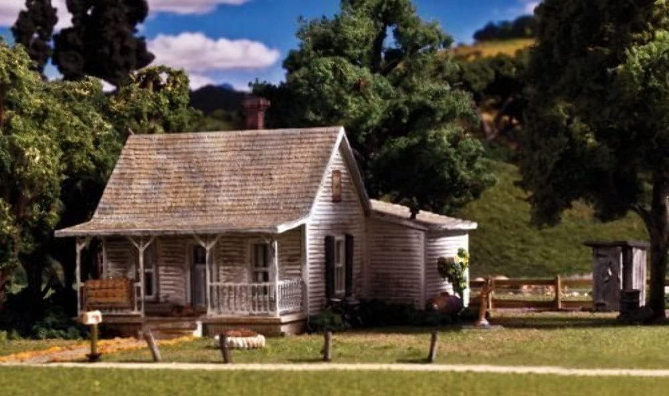 Old Homestead House HO Scale Model by Woodland Scenics