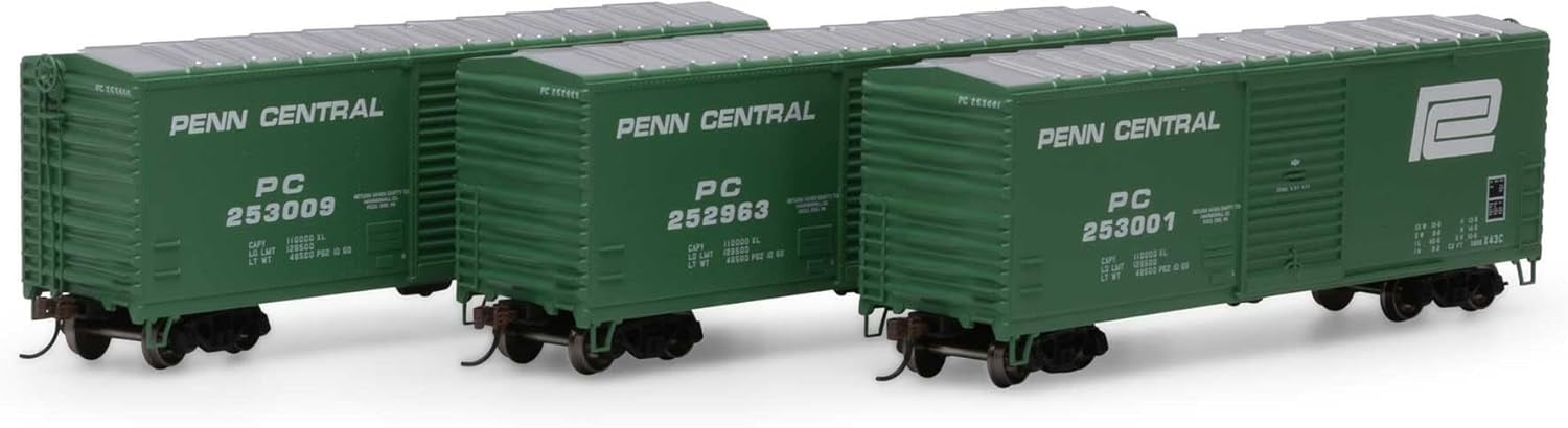Athearn HO scale modern 40-foot boxcar model train, detailed replica for model railroading enthusiasts.