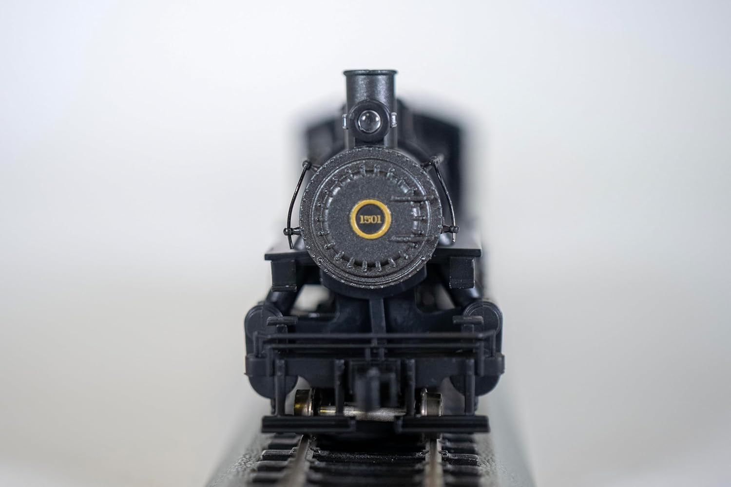 Prairie 2-6-2 Steam Locomotive with Smoke and Tender - Boston & Maine #1501 - HO Scale Model