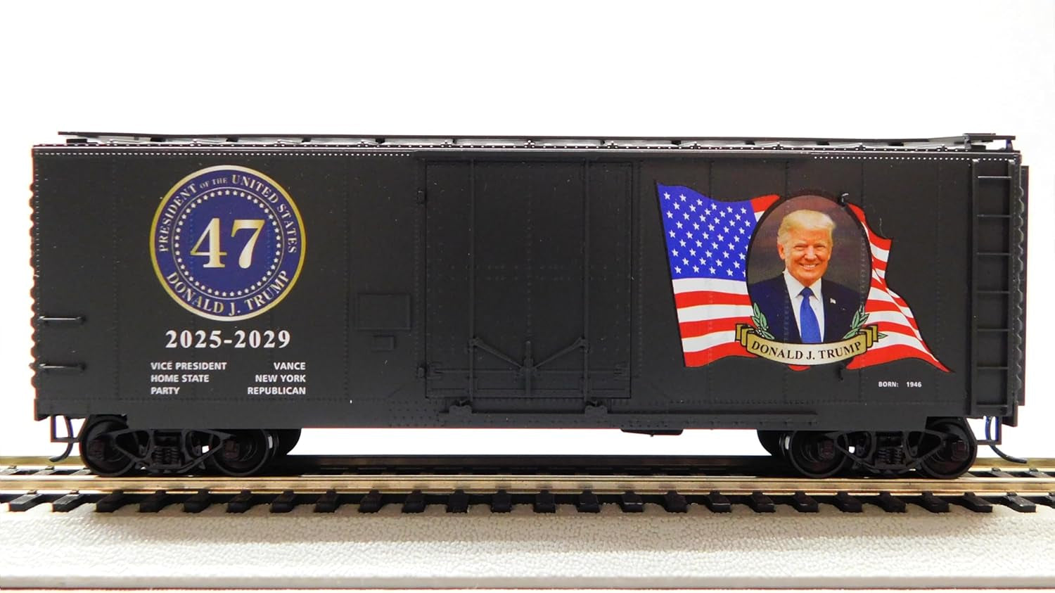 Micro-Trains LINE HO Scale Donald Trump 40' BOXCAR 2025 Presidential KIT 3100001