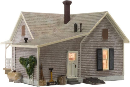 Old Homestead House HO Scale Model by Woodland Scenics