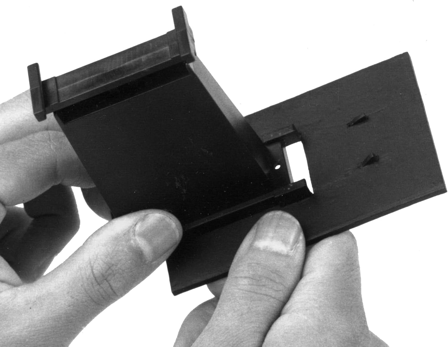 Bachmann Trains Snap-Fit E-Z Track 16-Piece Graduated Pier Set - Nickel Silver Rail with Grey Roadbed - N Scale, 8-Inch