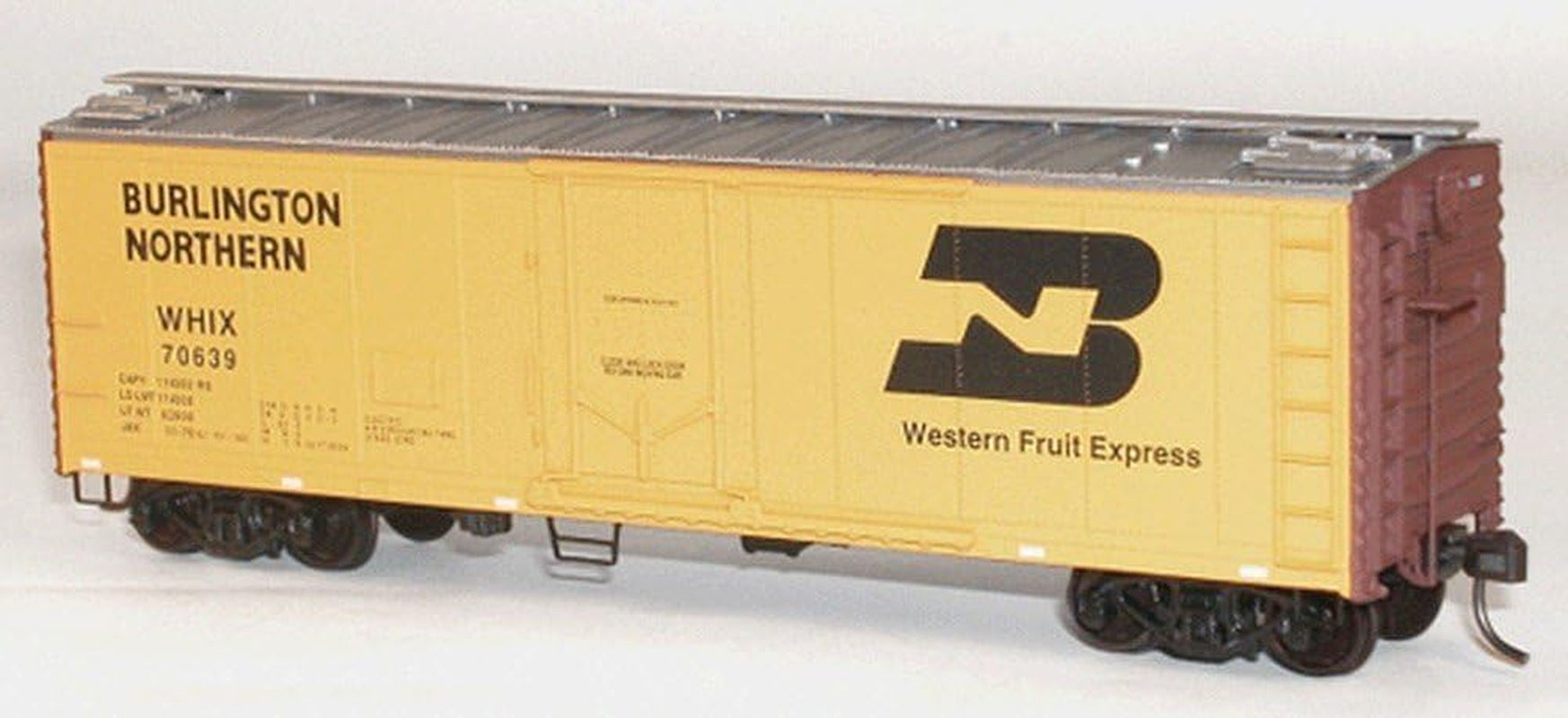 8508 HO Scale 40' Steel Plug Door Refrigerated Boxcar, Burlington Northern
