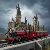 Lionel Hogwarts Express Lionchief electric train set with detailed train and scenic track, perfect for Harry Potter fans.
