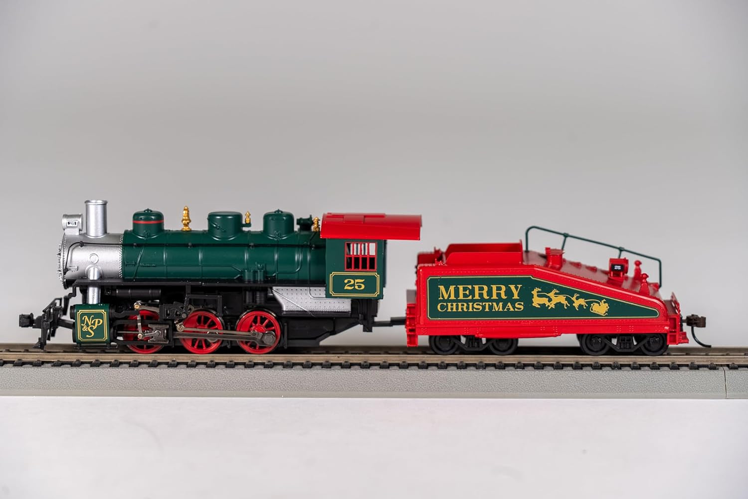 Bachmann Trains USRA 0-6-0 Locomotive with Smoke and Slope Tender - NP&S® #25 - Christmas Edition - HO Scale