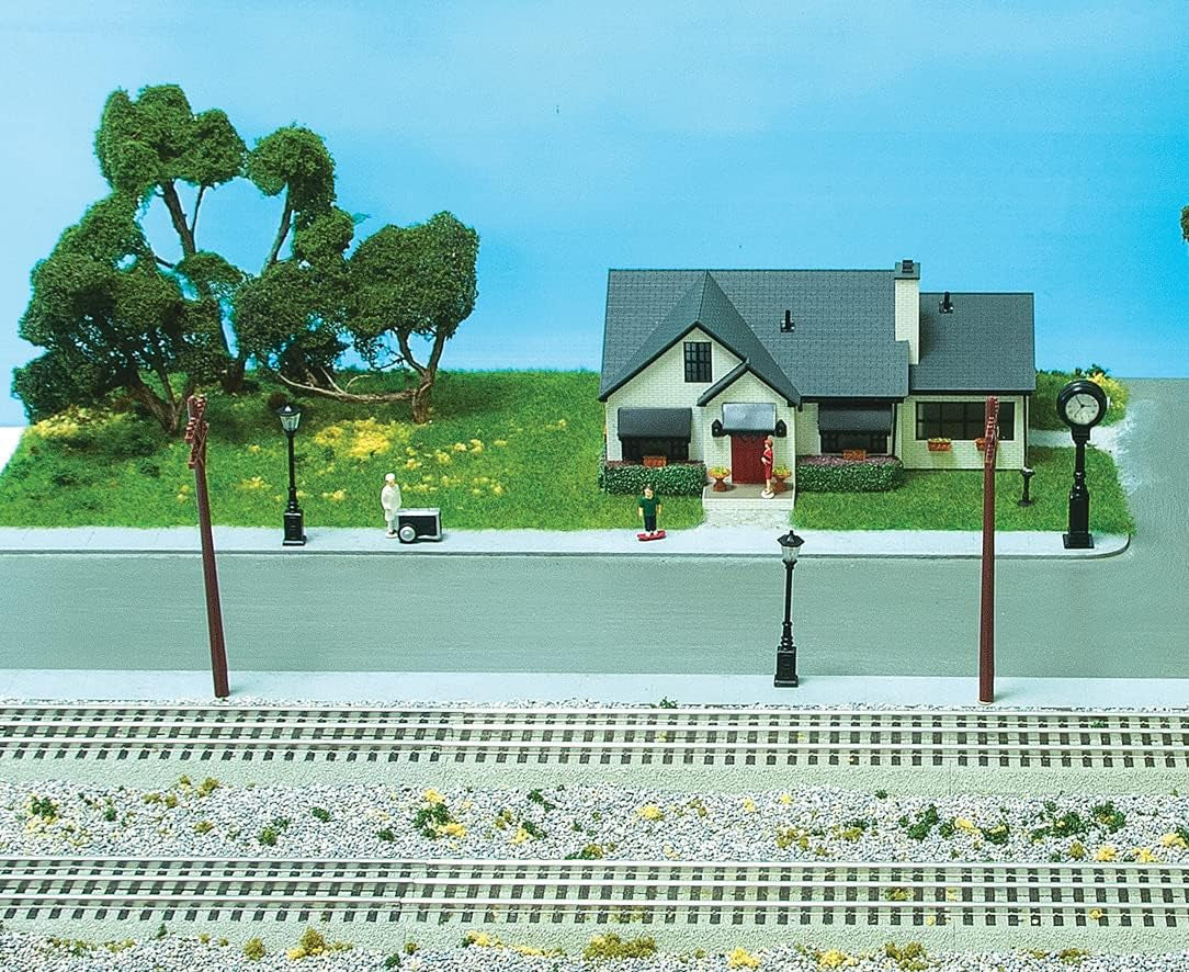 Lionel O Gauge Electric Model Train Accessories - Carnival Figurine Set