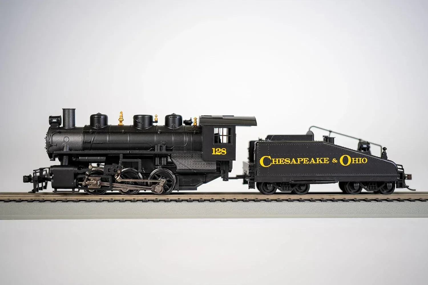 Bachmann USRA 0-6-0 HO scale locomotive with smoke and slope tender, Chesapeake & Ohio® 