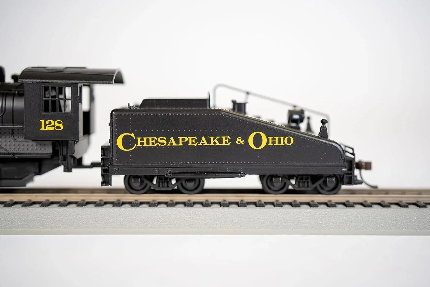 Bachmann USRA 0-6-0 HO scale locomotive with smoke and slope tender, Chesapeake & Ohio® 