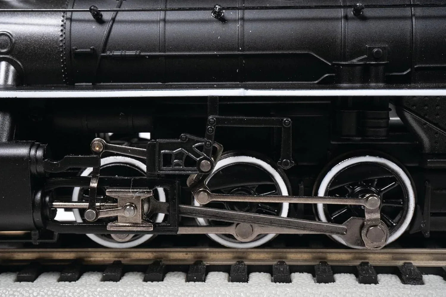 HO scale Bachmann USRA 0-6-0 locomotive with smoke and Vanderbilt tender, Erie 