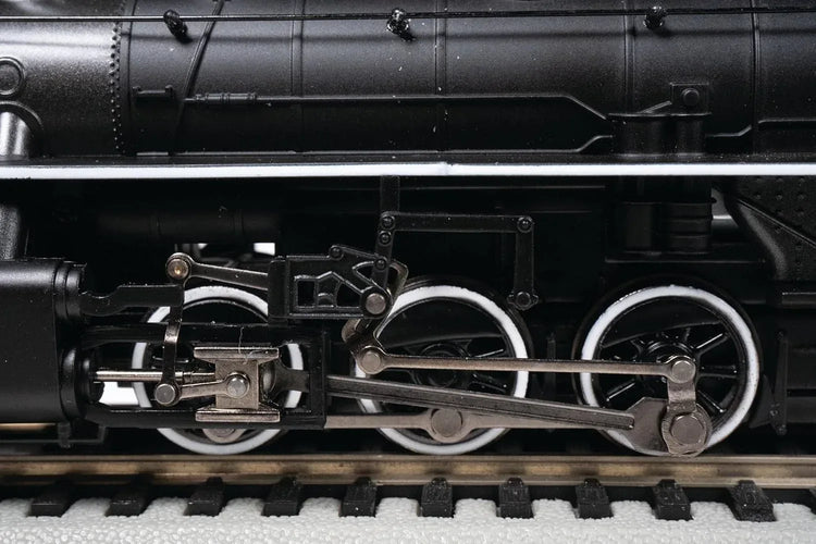 HO scale Bachmann USRA 0-6-0 locomotive with smoke and Vanderbilt tender, Erie 