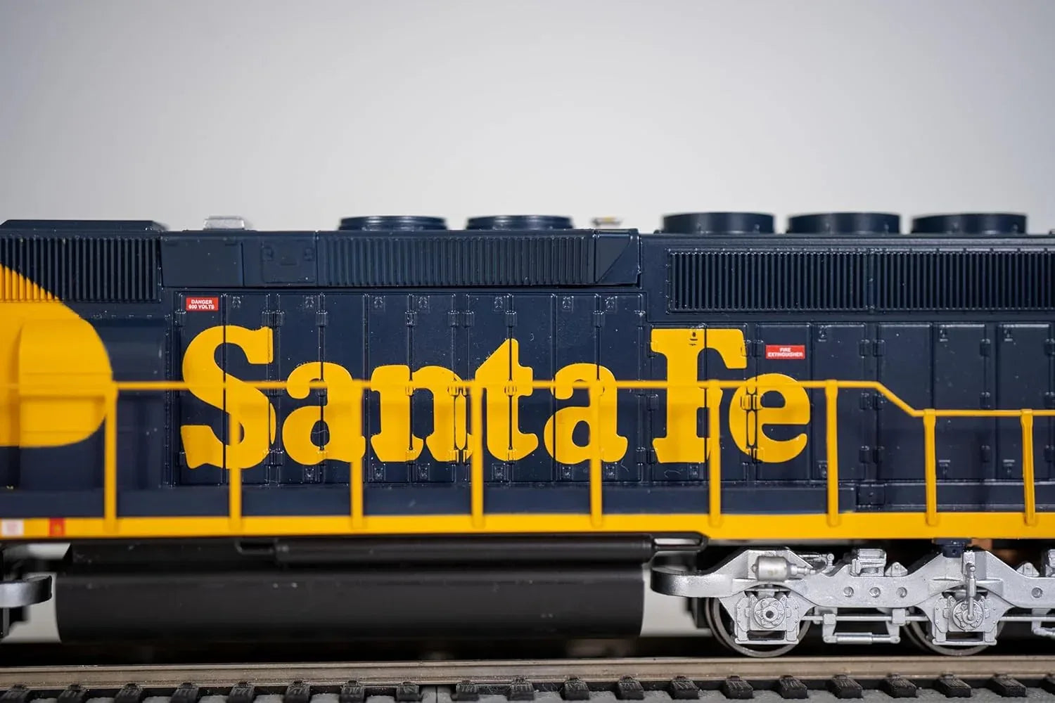 Rev up your model train game with the Bachmann Santa Fe 