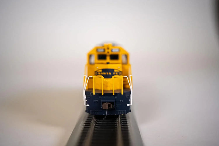 Rev up your model train game with the Bachmann Santa Fe 
