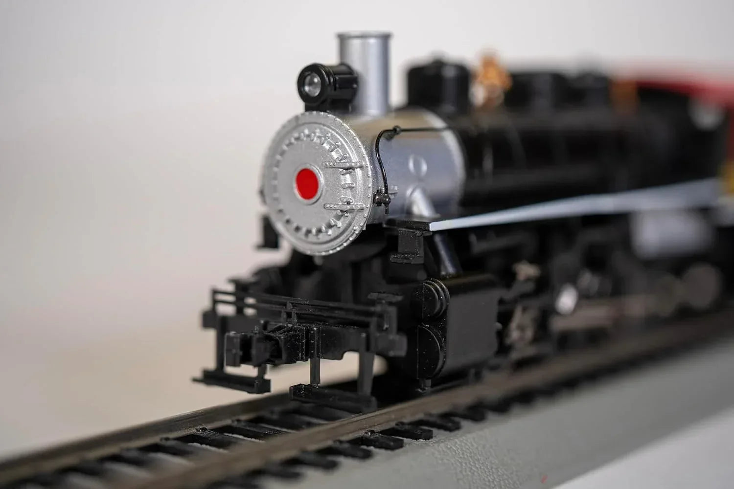 Bachmann Industries HO scale USRA 0-6-0 steam locomotive with smoke and short haul tender, N.C. & St. L. 