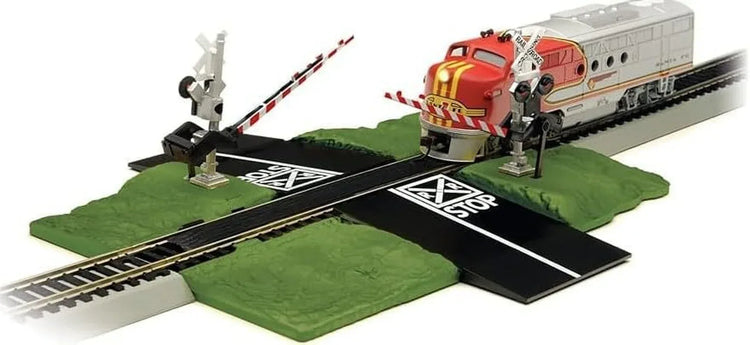 HO scale Bachmann Trains E-Z Track crossing gate with medium size, featuring realistic details and safety barriers for model train setups.