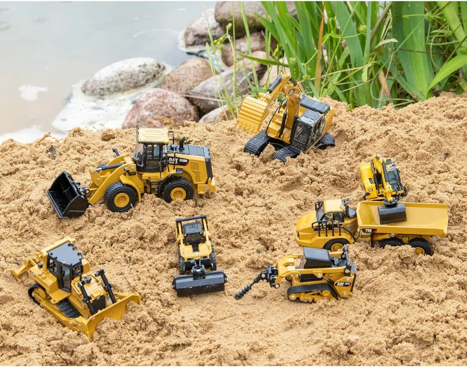 HO scale Caterpillar 730 Articulated Truck diecast model by Diecast Masters, showing detailed construction equipment in gray.