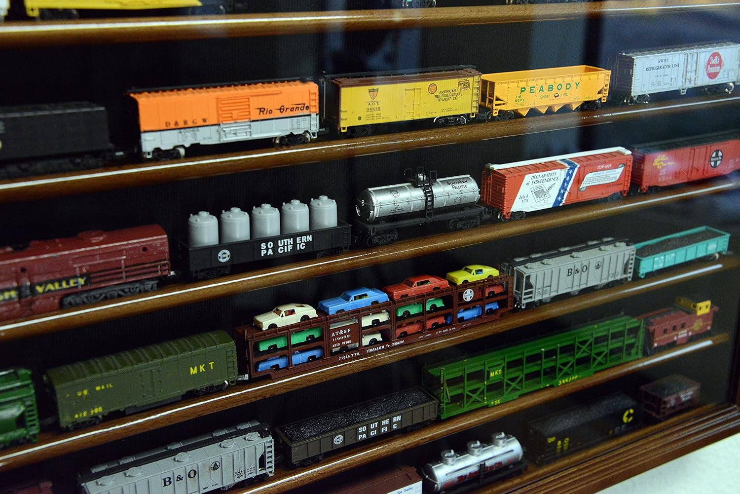 N Scale Train Model Trains Display Case Cabinet Wall Rack W/ 98% UV Lockable -Cherry