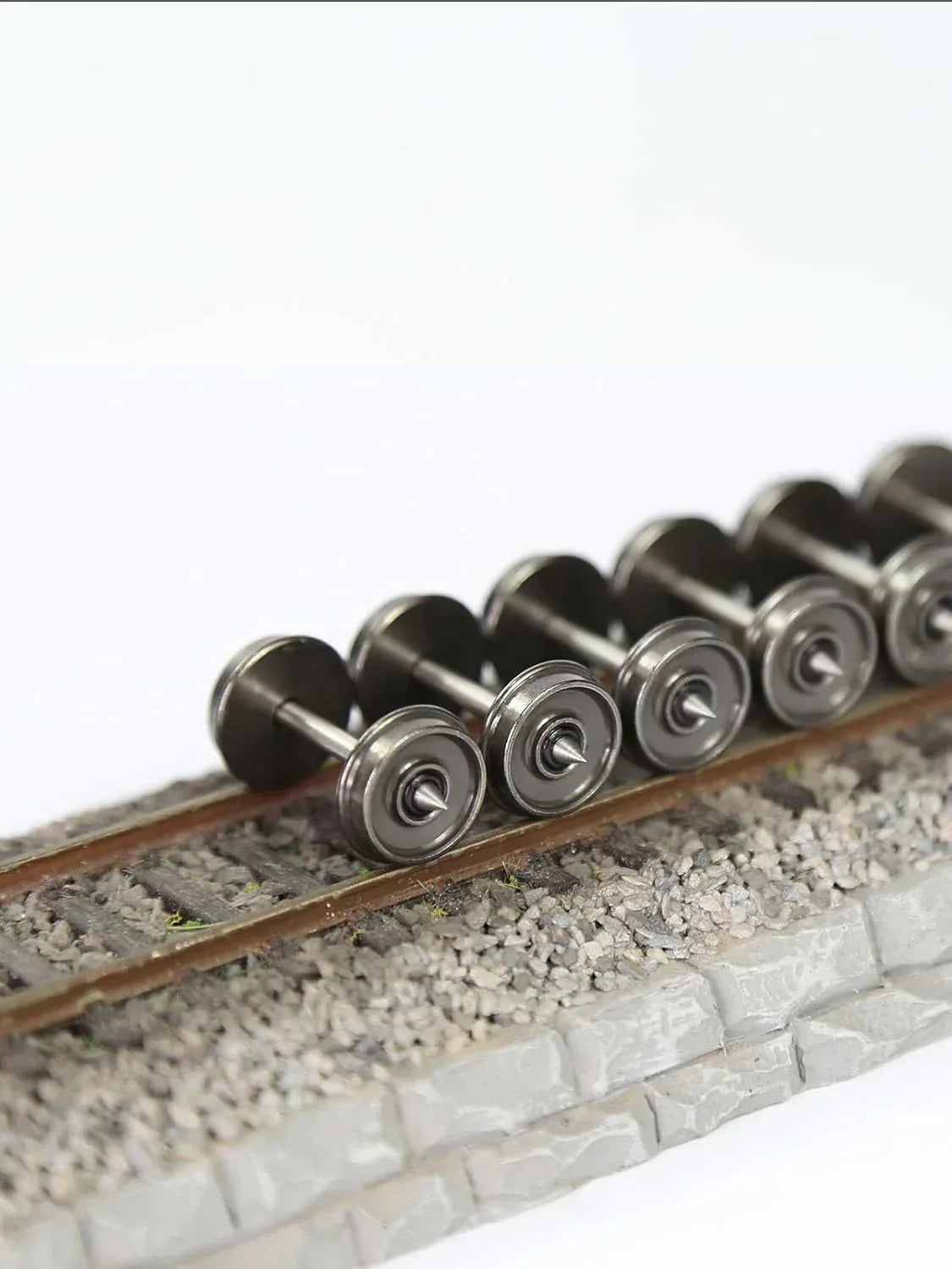 24-piece HO scale model train metal wheelsets with axles, compatible with DC locomotives, by EVEMODEL.