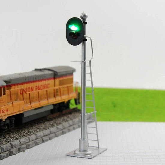 Evemodel JTD433GR dual-pack O scale model railroad block signals with green and red 2-light traffic lights for 12V train layouts.