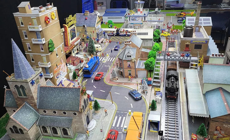 O scale cardboard apartment building model kit by SAM TOYS for urban railroad scenery, detailed city architecture for model layouts