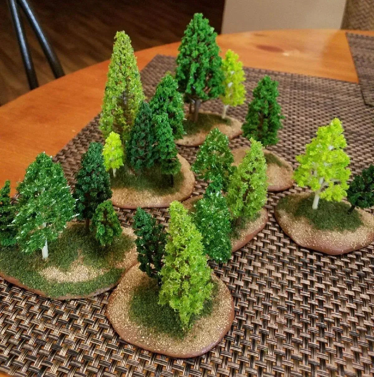 Plastic mixed model trees set with animal figures, 70 pieces, HO scale, for train scenery and dioramas, crafted by Shenzhenshi Tian Jiao Baobao.