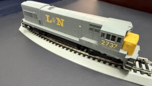 L&N HO locomotive pre-owned