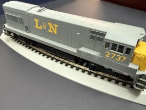 L&N HO locomotive pre-owned